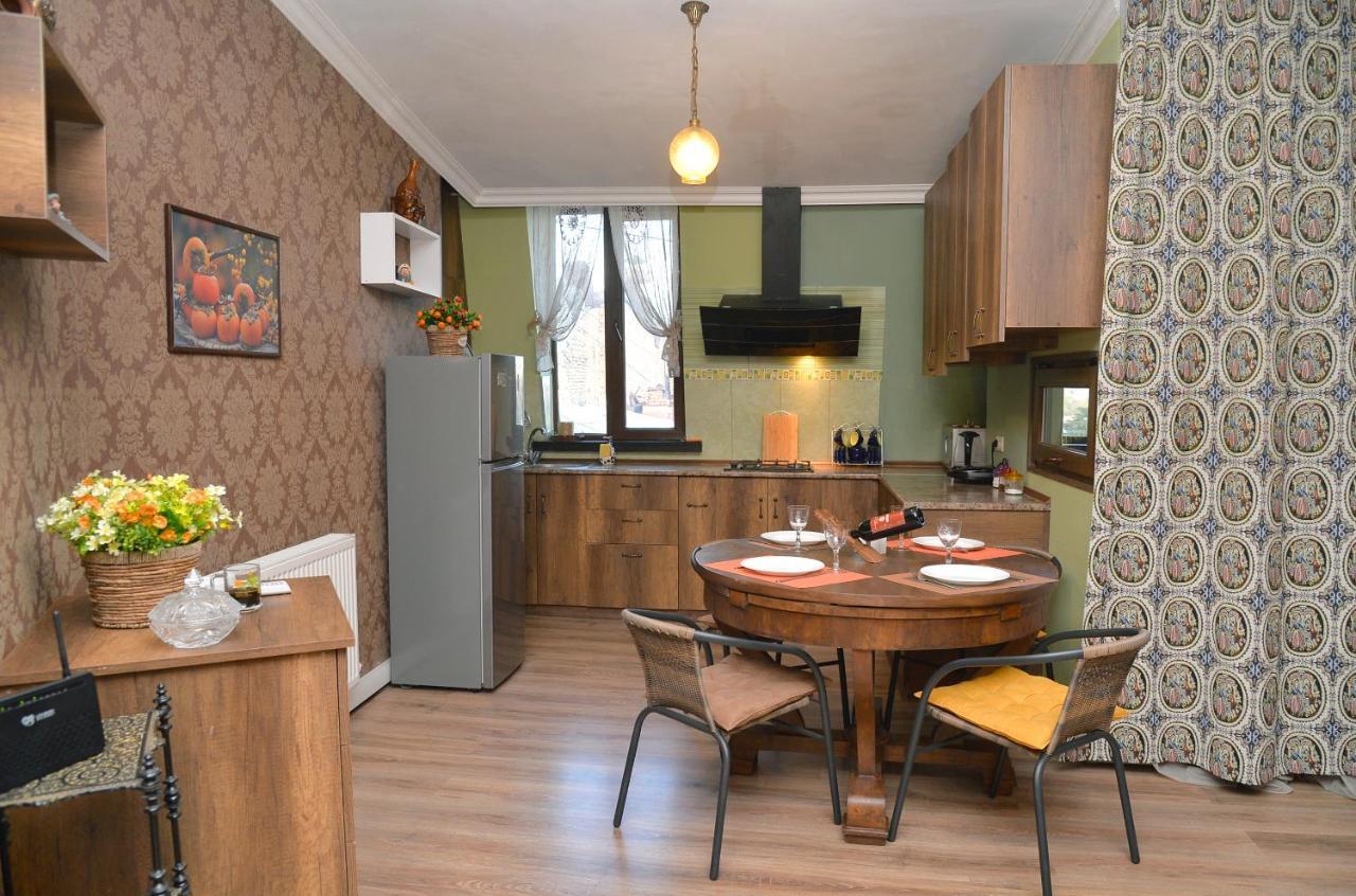 Natia'S Apartment On Dadiani St. Tbilisi Zewnętrze zdjęcie